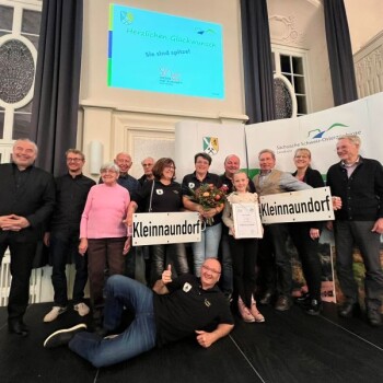 Aufstellung zum Gruppenfoto Kleinnaundorf